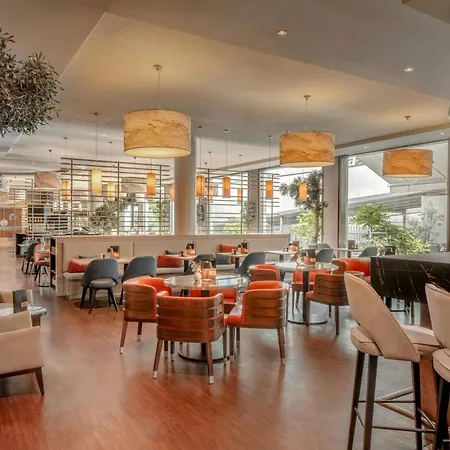 Courtyard By Marriott Center