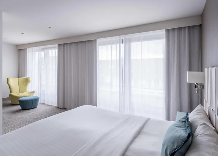 Courtyard By Marriott Center Hotel