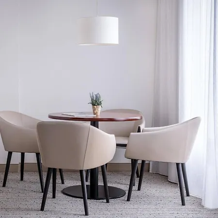 Courtyard By Marriott Center