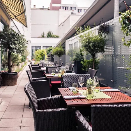 Courtyard By Marriott Center 4*