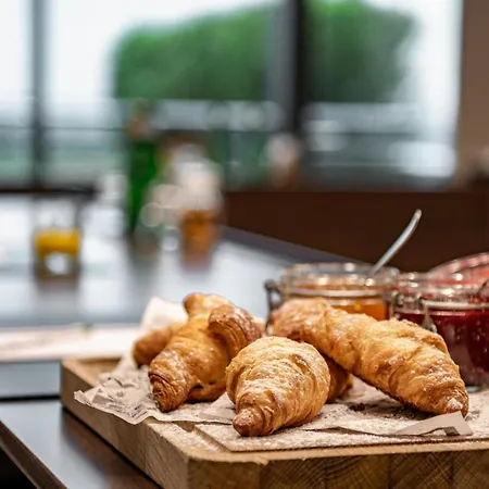 Courtyard By Marriott Center Hotel 4*