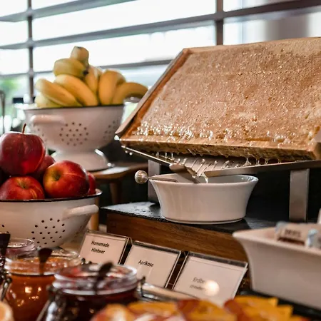 Courtyard By Marriott Center Hotel 4*