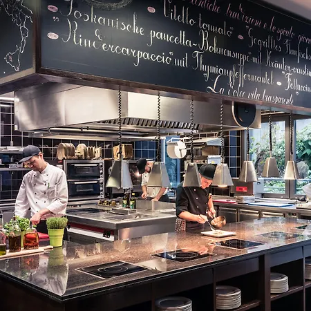 Courtyard By Marriott Center Monachium