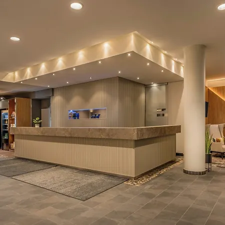 Courtyard By Marriott Center Otel