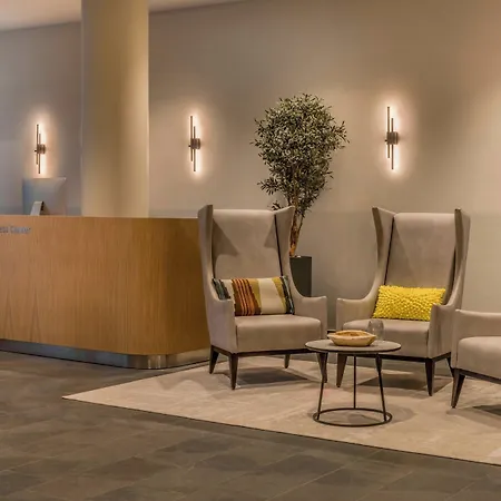 Courtyard By Marriott Center Otel
