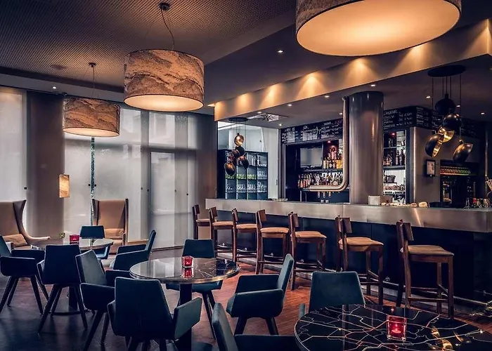 Courtyard By Marriott Center Hotel