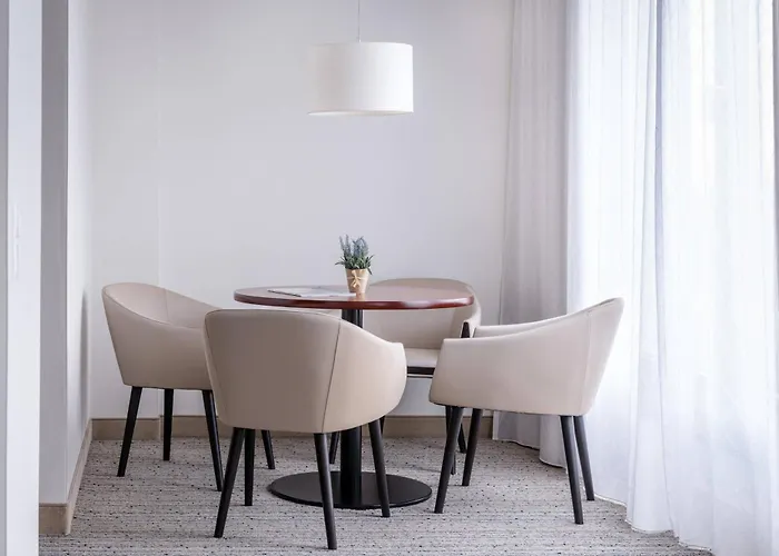 Courtyard By Marriott Center