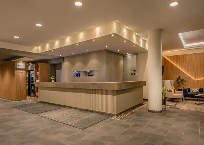 Courtyard By Marriott Center Hotel