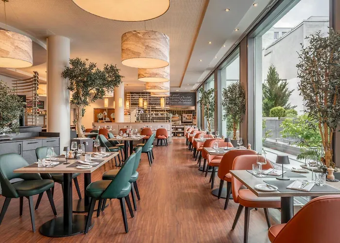 Courtyard By Marriott Center Hotel