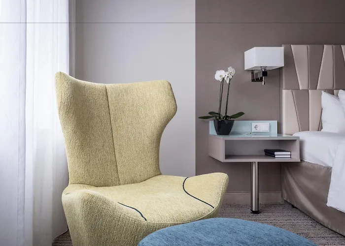 Courtyard By Marriott Center Hotel