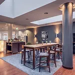 Courtyard By Marriott Center