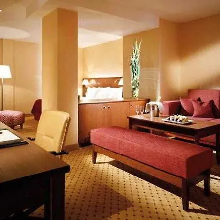 Courtyard By Marriott Center Hotel 4*