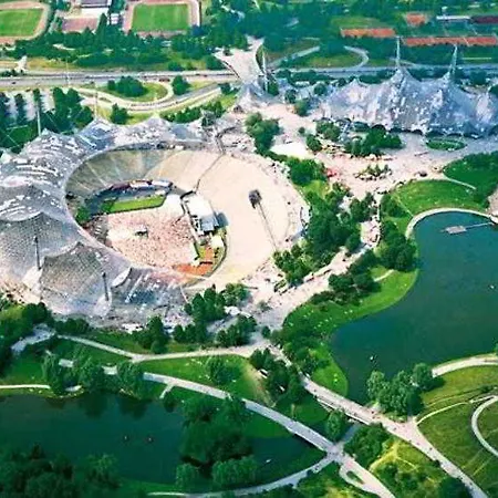 Courtyard By Marriott Center