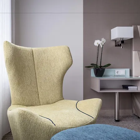 Courtyard By Marriott Center Hotel