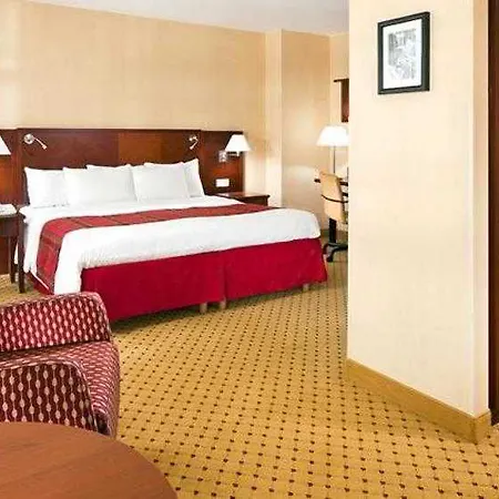 Courtyard By Marriott Center Hotel München