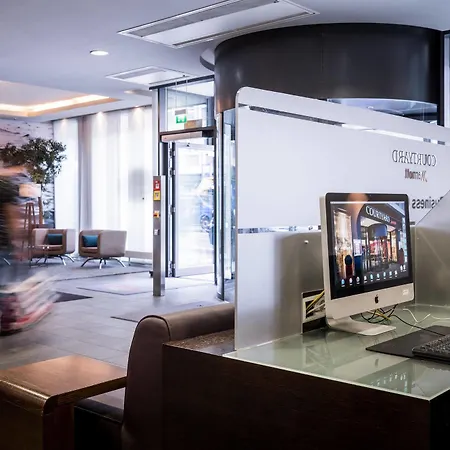 Courtyard By Marriott Center Hotel 4*